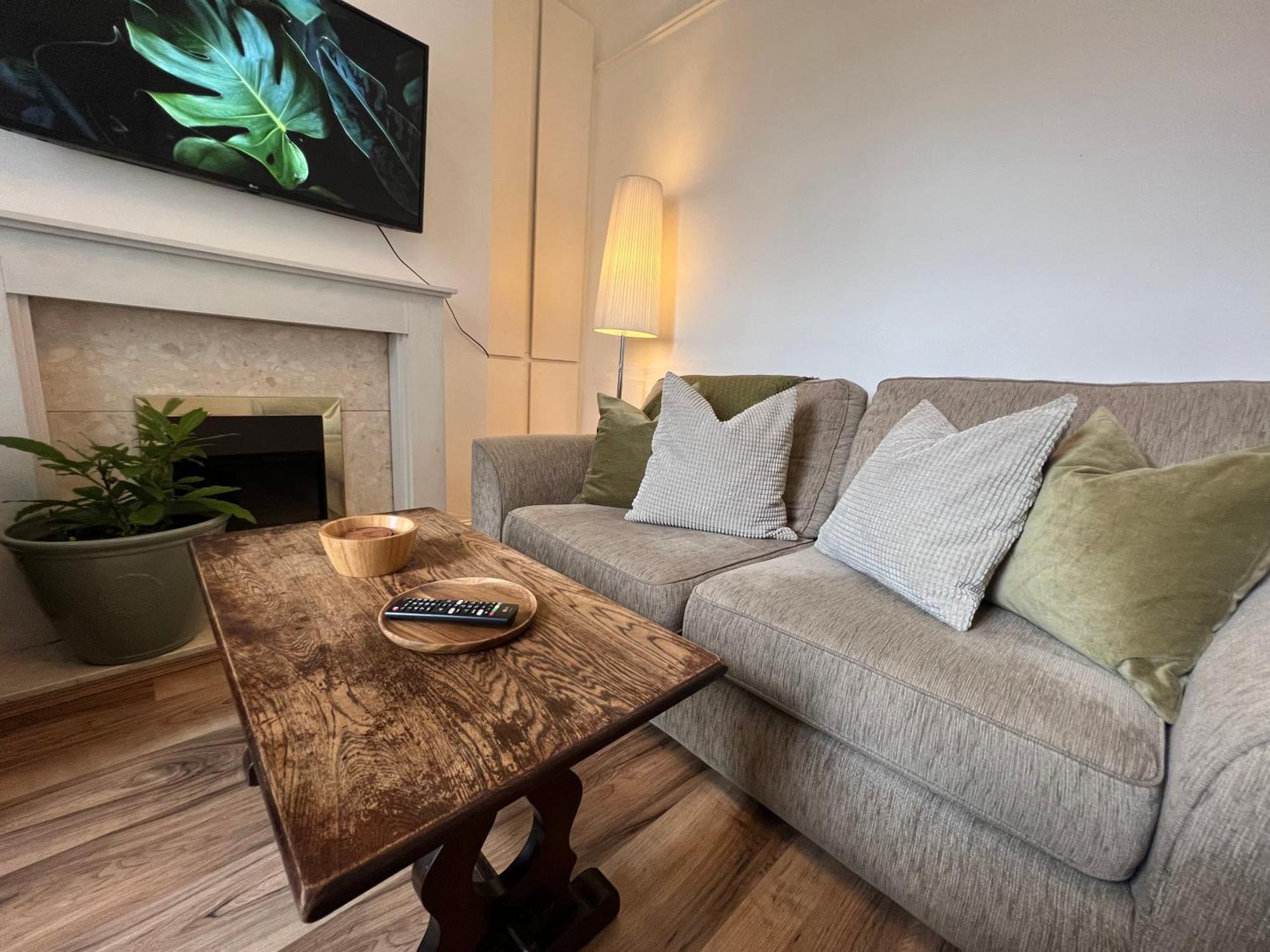 2025 Award Winner Liverpool Ivy House - 4 Bedrooms Exterior photo
