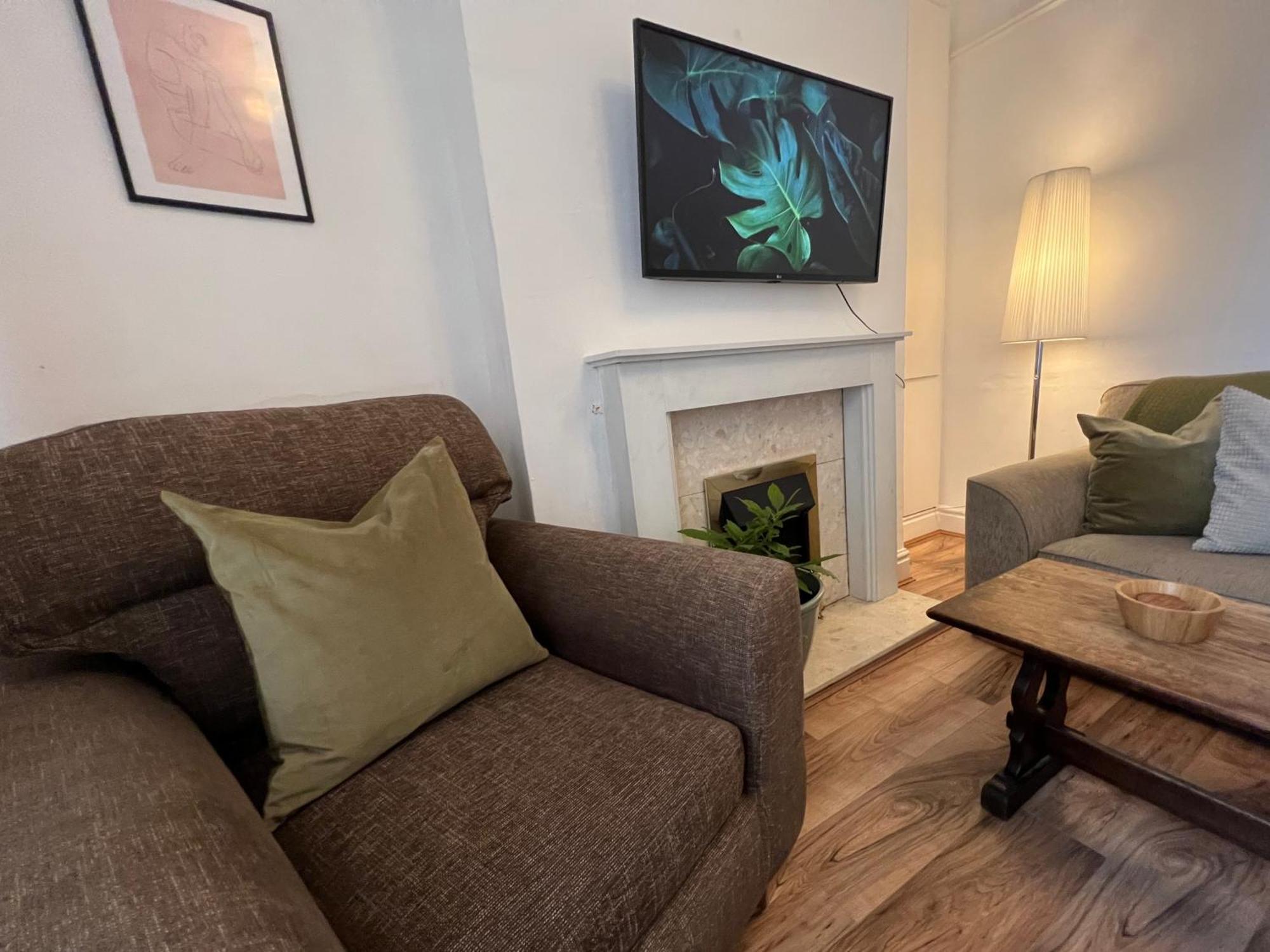 2025 Award Winner Liverpool Ivy House - 4 Bedrooms Exterior photo